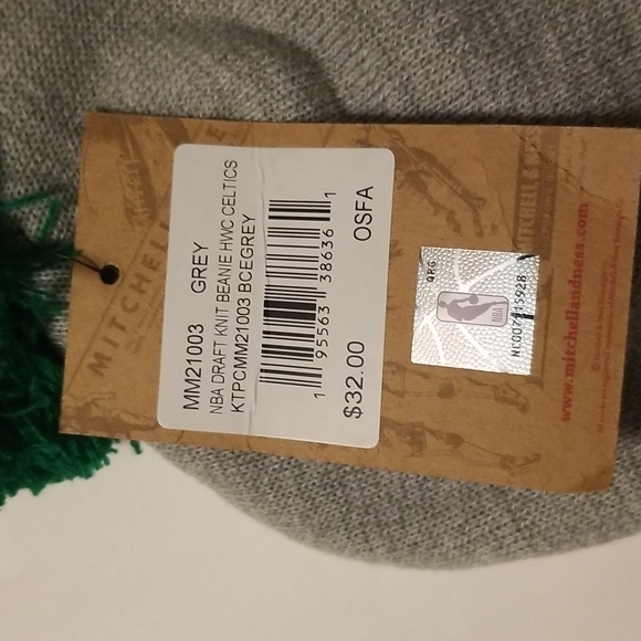 Boston celtics winter hat - Picture 3 of 6